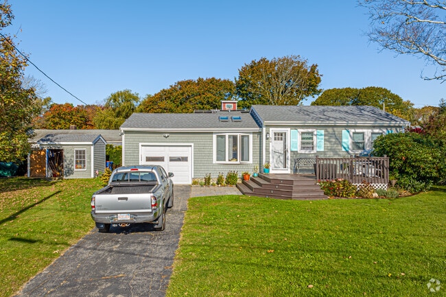 Ranch-style homes are common in Fairhaven’s coastal Pope Beach neighborhood.