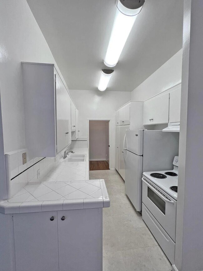 11936 Darlington Ave unit 101, Los Angeles, CA 90049 - photo 6