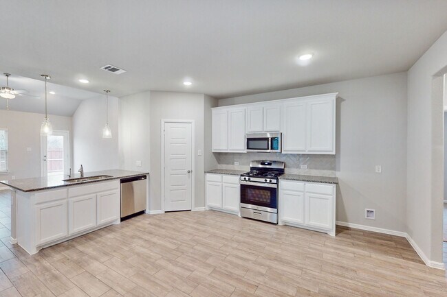 8024 Butterfield Dr unit 37163096, San Antonio, TX 78227 - photo 5