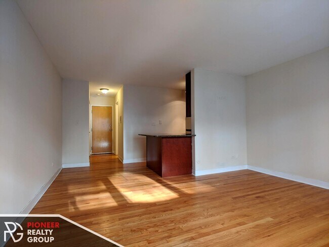 643 W Wrightwood Ave unit 312, Chicago, IL 60614 - photo 5