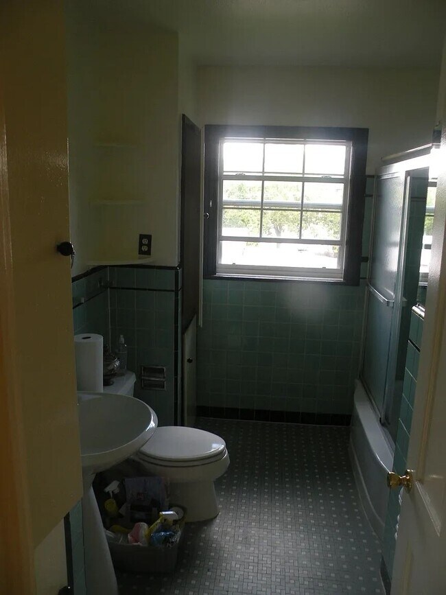 241 W Norwood Ct unit 2, San Antonio, TX 78212 - photo 5