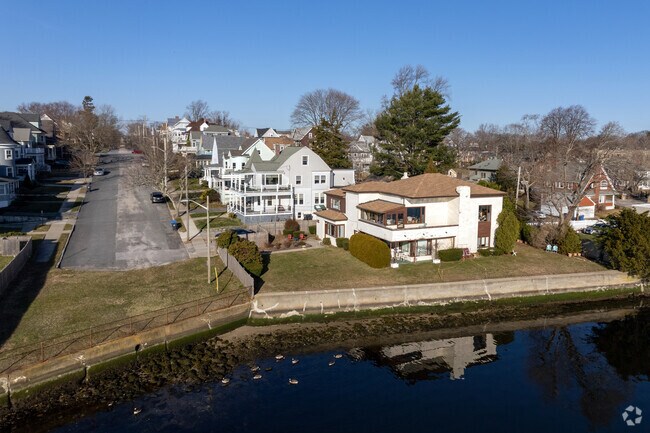 Waterfront and Waterview Homes on Arnold Avenue Make Living Sound