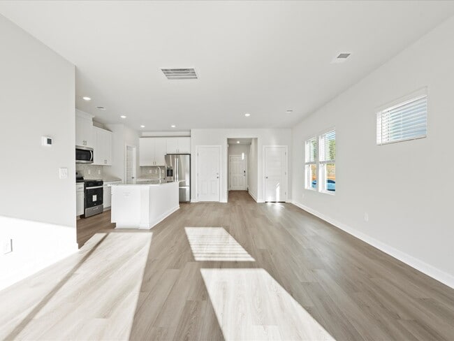 919 Penfold Point, Wellford, SC 29385 - photo 6