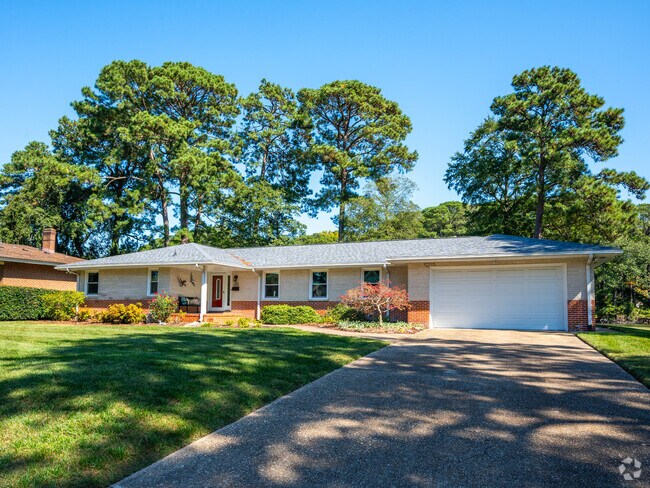 Sprawling ranch homes spread across Old North Hampton.