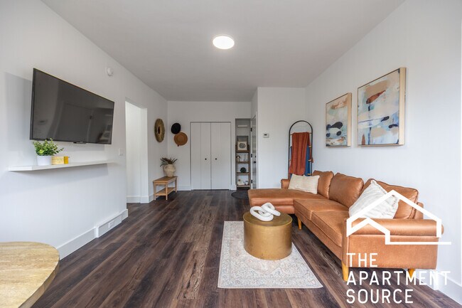 1555 W Hollywood Ave unit 401, Chicago, IL 60660 - photo 2