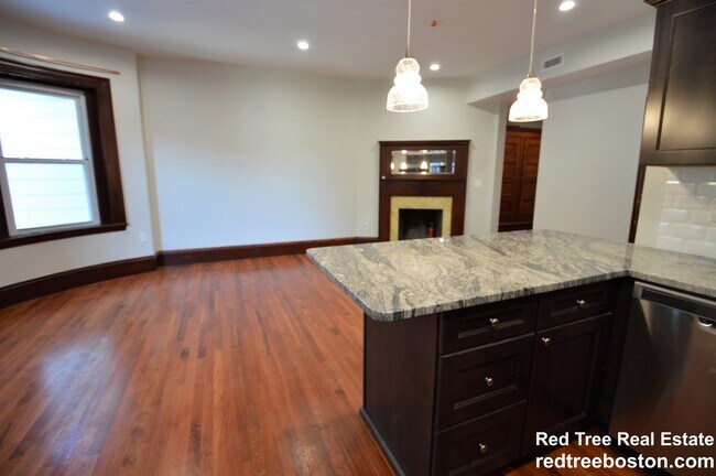 1736 Beacon St unit 2, Brookline, MA 02445 - photo 7