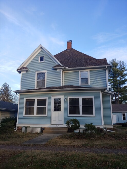 704 S Broadway Ave unit Apartment 2, Urbana, IL 61801 - photo 1