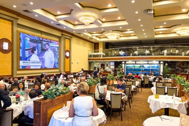 Grand Palace near Sign Hill draws large crowds for lunch and dinner.