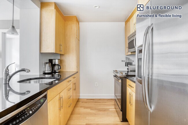 425 Massachusetts Ave NW unit FL4-ID541, Washington, DC 20001 - photo 6
