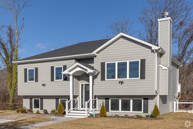 Hi-Ranch style homes are a common choice for homeowners in Bay Shore.