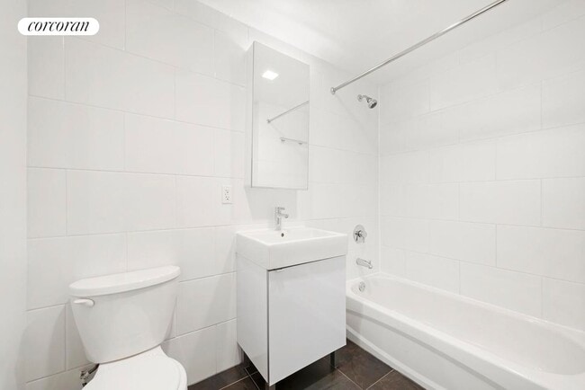 41-23 Crescent St, Queens, NY 11101 - photo 3