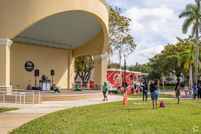 The Black Family Wellness Expo at Shirley Branca Park has excellent entertainment for visitors.