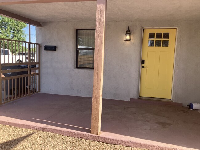 3903 Thaxton Ave SE unit 3903, Albuquerque, NM 87108 - photo 2