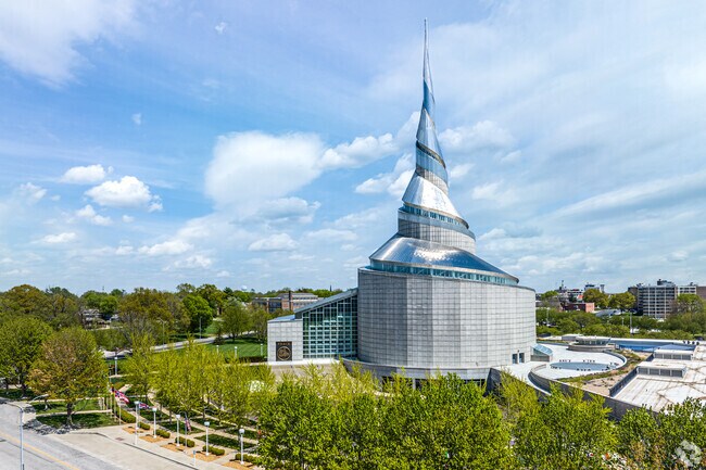Rock Creek South is located near the heart of downtown Independence.