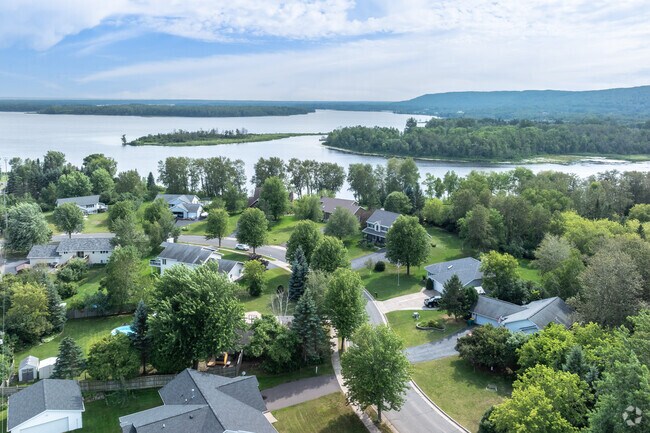 You can find higher priced homes along the waterfront in Irving.