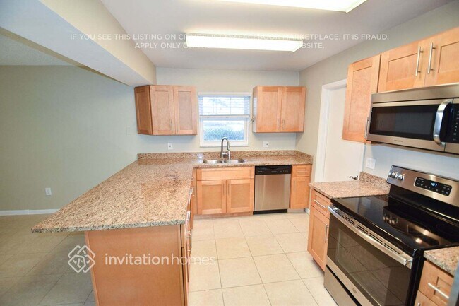 1231 Essex Dr, Wellington, FL 33414 - photo 4