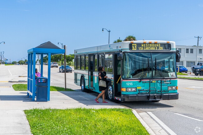 The bus system in Paul Mar provides convenient transportation to local shops and restaurants.