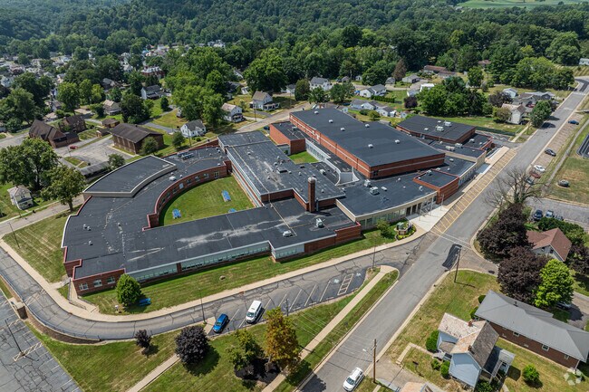 David Anderson Junior/Senior High School has a student-teacher ratio of 15 to 1.