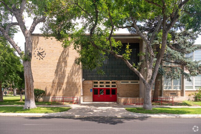 University Park Elementary School is a public elementary school in University Park.