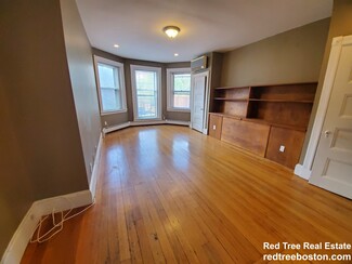 7 Regent Cir Unit 1, Brookline, MA 02445