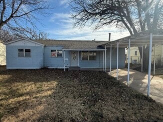 1216 E Foster Ave, Pampa, TX 79065