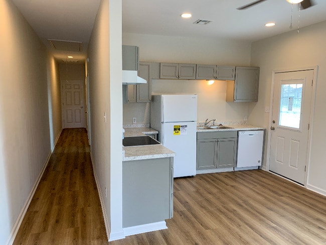 225 W 3rd St, Crowley, LA 70526 - photo 4