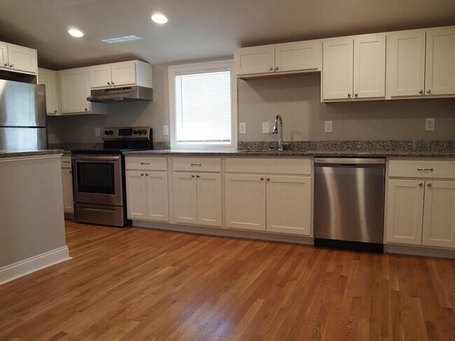 7 Pequot St, Providence, RI 02903 - photo 3