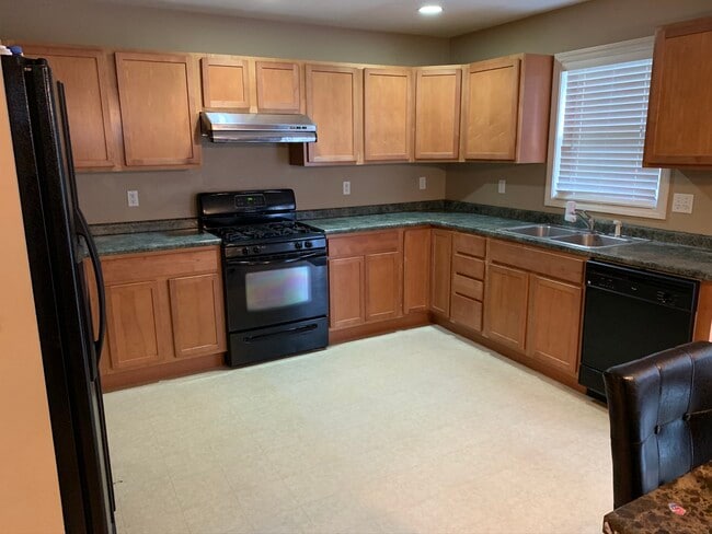 11005 N Waterton, Dunlap, IL 61525 - photo 5