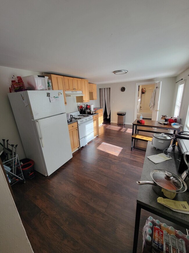 240 Babcock St unit 305, Brookline, MA 02446 - photo 3