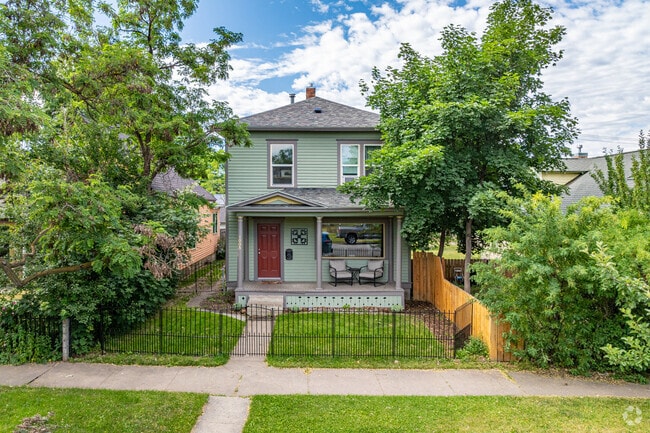Residential streets are well maintained and feature ample sidewalk space.
