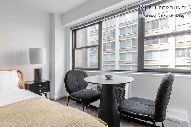 330 E 46th St unit FL5-ID1794, New York, NY 10017 - photo 4