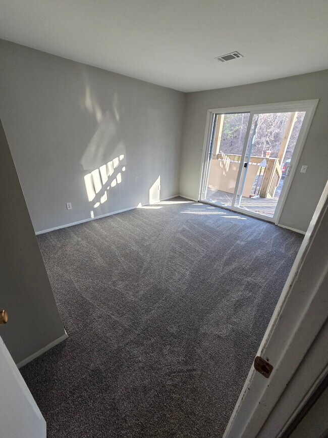 3223 Schuetzen Ln unit 1, Davenport, IA 52804 - photo 2