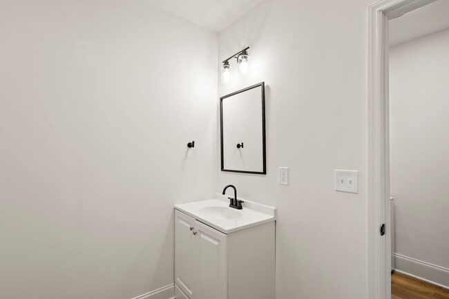 209 N Spring St unit 217 N Spring St-Unit, Winston Salem, NC 27101 - photo 7