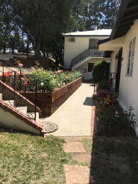 1818 Verdugo Loma Dr, Glendale, CA 91208 - photo 2