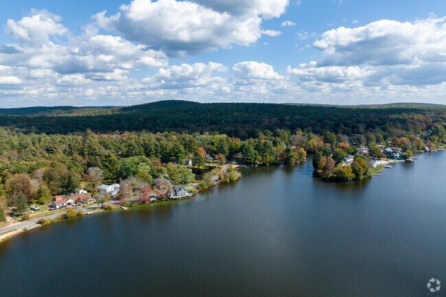 Lake George in Wales makes for gorgeous scenery.
