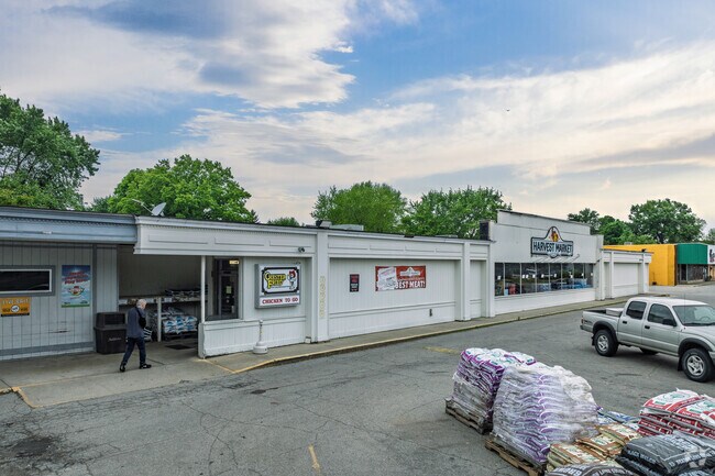 Harvest Market has grocieries downtown for residents of Chesterfield.