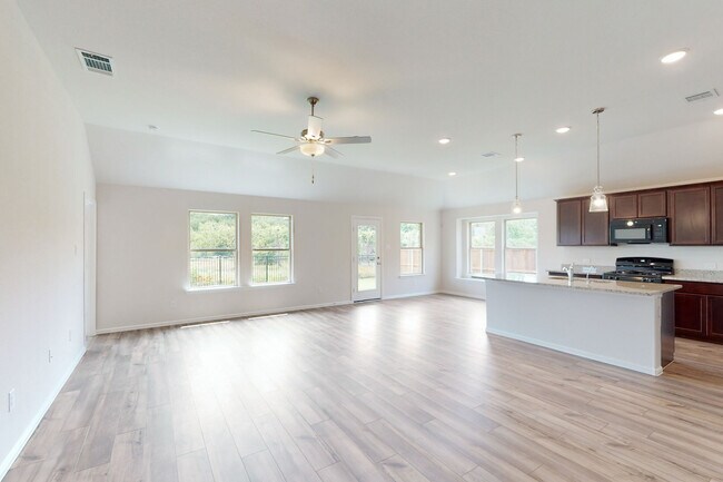 133 Hudson Ln unit 36461141, Justin, TX 76247 - photo 7