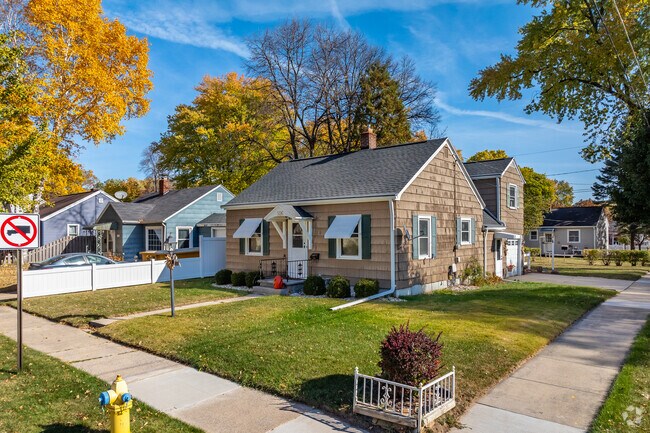 Cottage-style homes with curb appeal line University Avenue-Newtols Street.