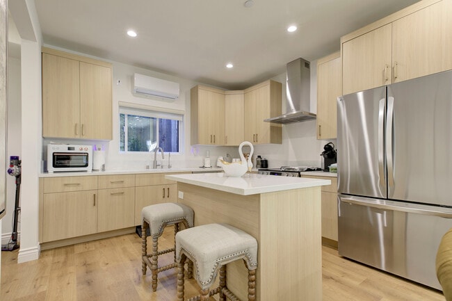 5206 Goodland Ave, Valley Village, CA 91607 - photo 6