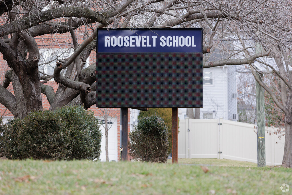 Roosevelt Elementary School is a public school in Ridgefield Park, NJ.