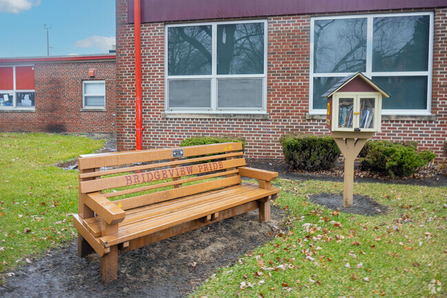 Bridgeview Elementary School has a student teacher ratio of 12 to 1.