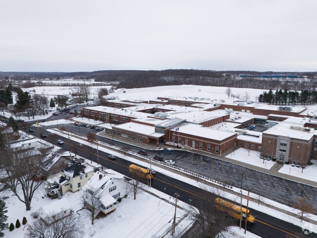 Akron High School has a student teacher ratio of 11 to 1.