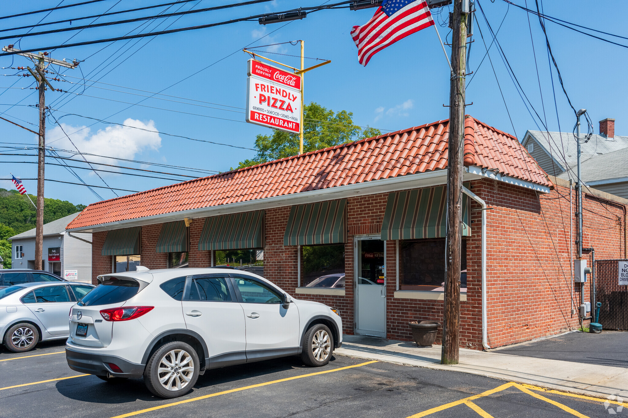 Friendly Pizza & Restaurant is Oxboxo River's top choice for pizza, sandwiches and more.