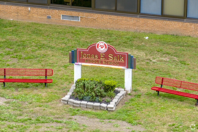Jonas E. Salk Middle School in North Wantagh has 935 students with a ratio of 11 to 1.