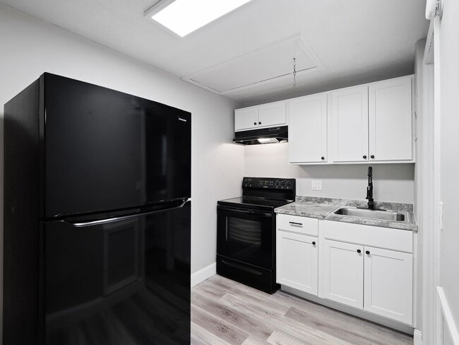 Dartmouth Place Apartments, Geneva, OH 44041 - photo 5