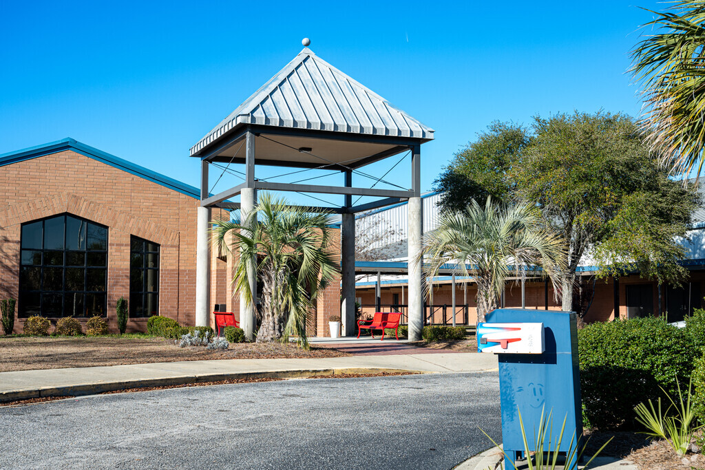 Lugoff-Elgin High School provides education in  Kershaw County.