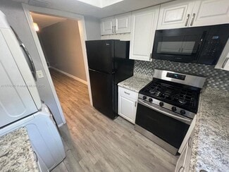 6877 NW 30th St, Sunrise, FL 33313