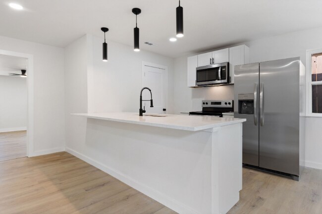 608 Blueberry Blvd, Dallas, TX 75217 - photo 6