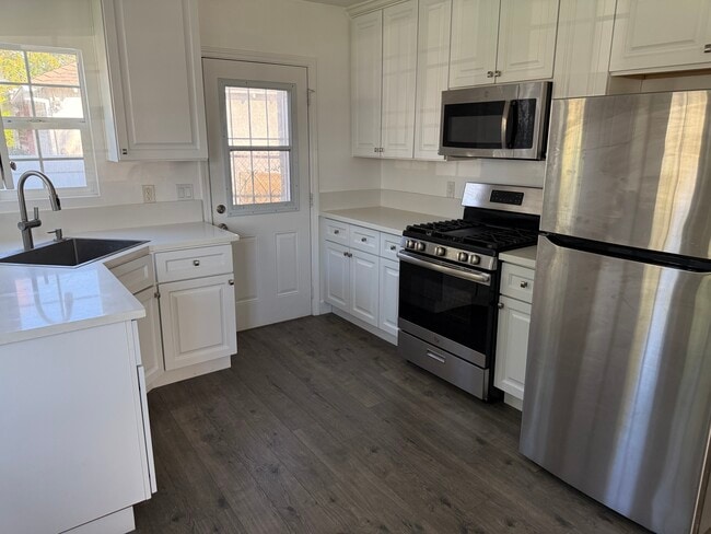 2022 N Parish Place unit A, Burbank, CA 91504 - photo 4