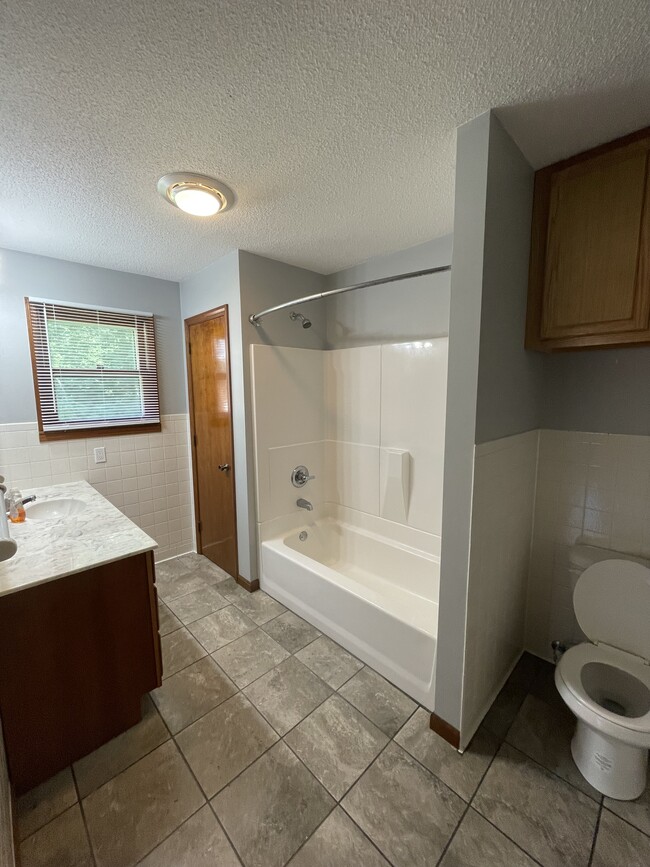 918 N Walnut St unit Apartment A, Olney, IL 62450 - photo 6